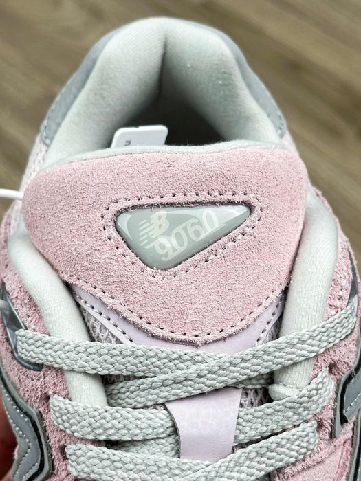 38,39New Balance 9060