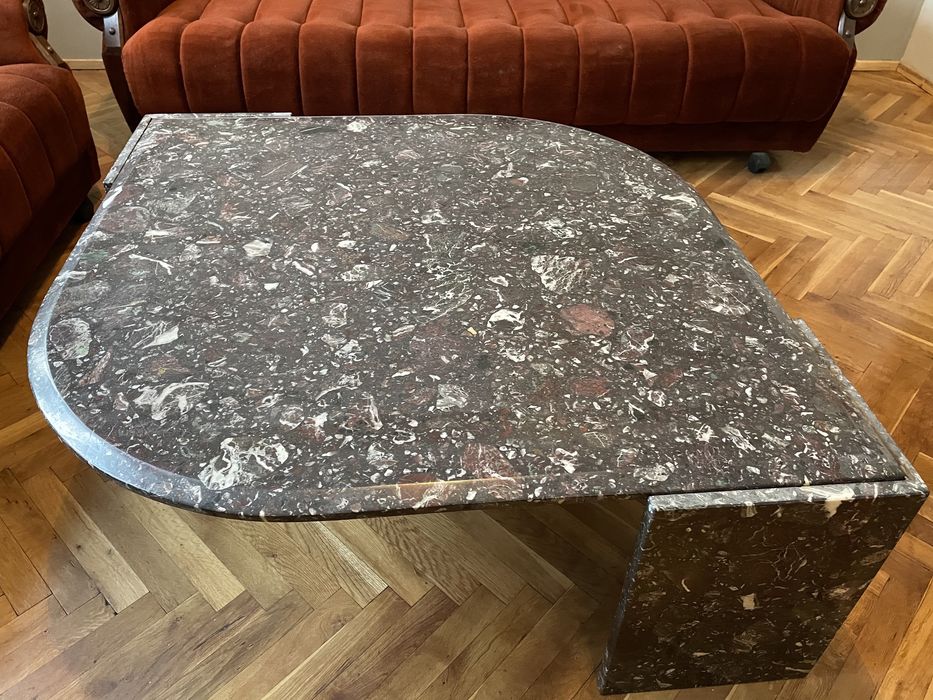 Холна маса от естествен камък