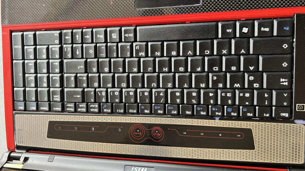 Лаптоп MSI GT725