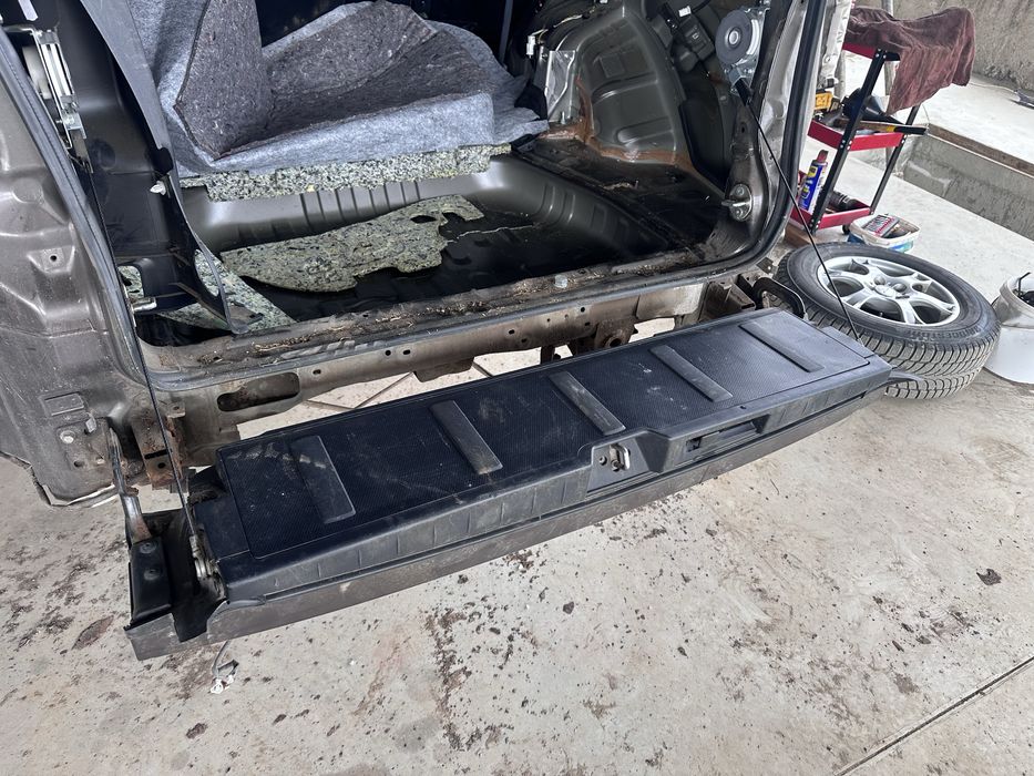 Капак малък оборудван за Мицубиши Аутлендър 2012