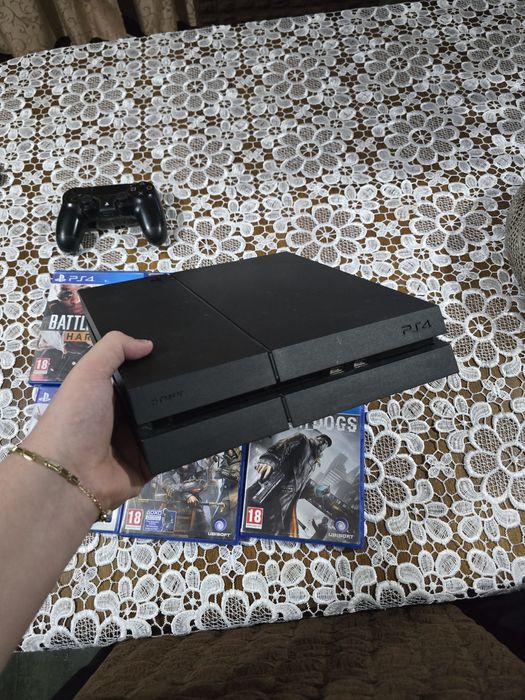Vand PS4 PHAT 1TB + jocuri
