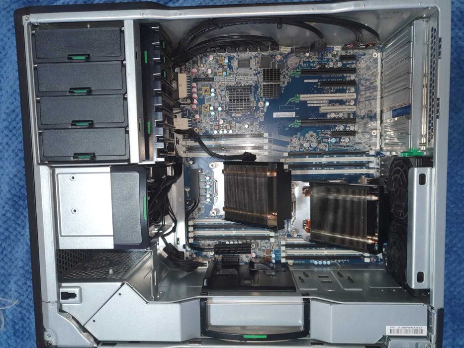 Workstation HP Z840 2 CPU  Intel Xeon Processor E5-2699 v4 22 cores/88 threads 2.20 GHz la 3.60 GHz 55Mb Cache