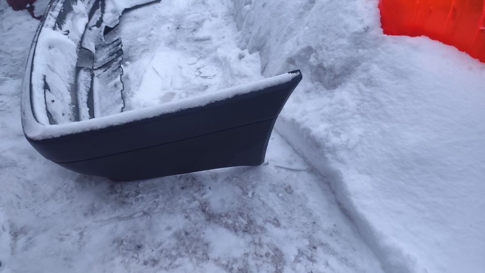 Продам задний бампер Ауди 80 б3