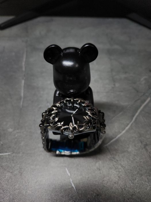 Часы в стиле Y2K