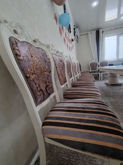 Продаю стол и стулья бу