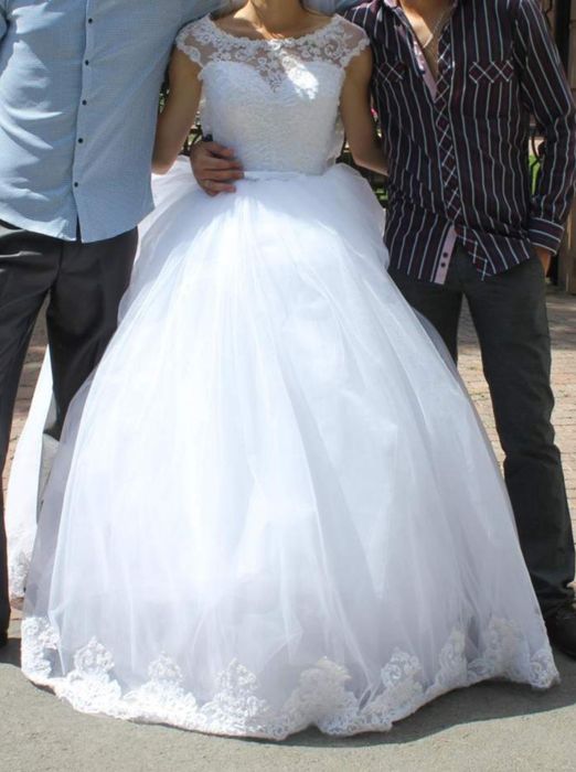 Шикарное свадебное платье