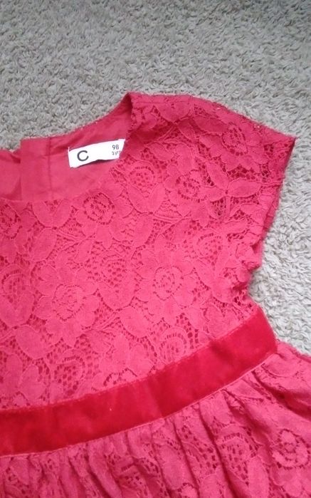 Рокля дантела  и пола