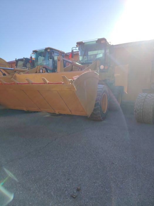 Погрузчик 2,1 куб 23 000 $