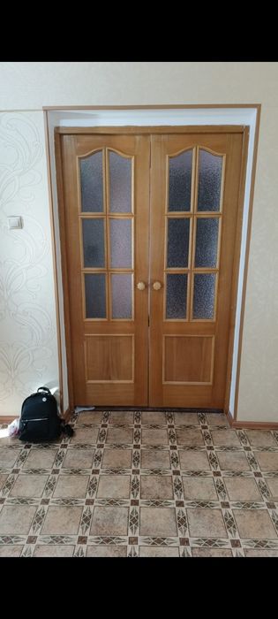 Меж комната двери