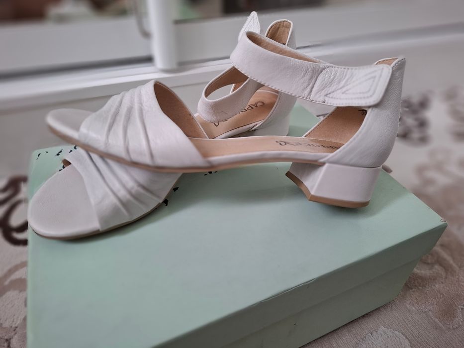 Продам туфли босоножки