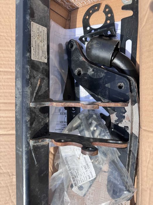 Kit cârlig de remorcare + traversă Dacia Duster 2