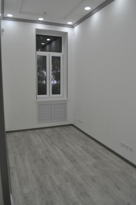 СДАЁТСЯ ОФИС в центре города 1200 у.е договорная