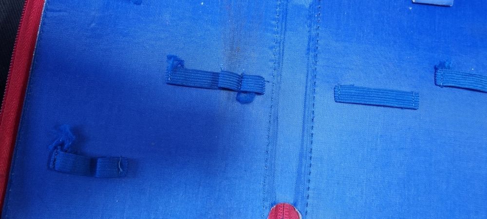 Оригинален калъф за ученически пособия