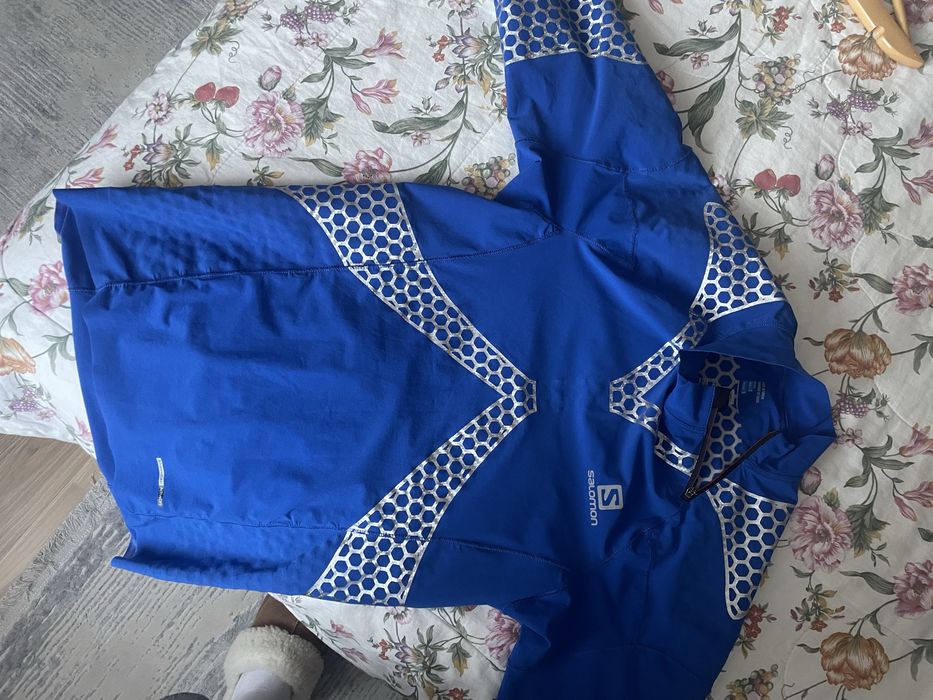 Vand bluza Salomon pentru sporturi ca noua