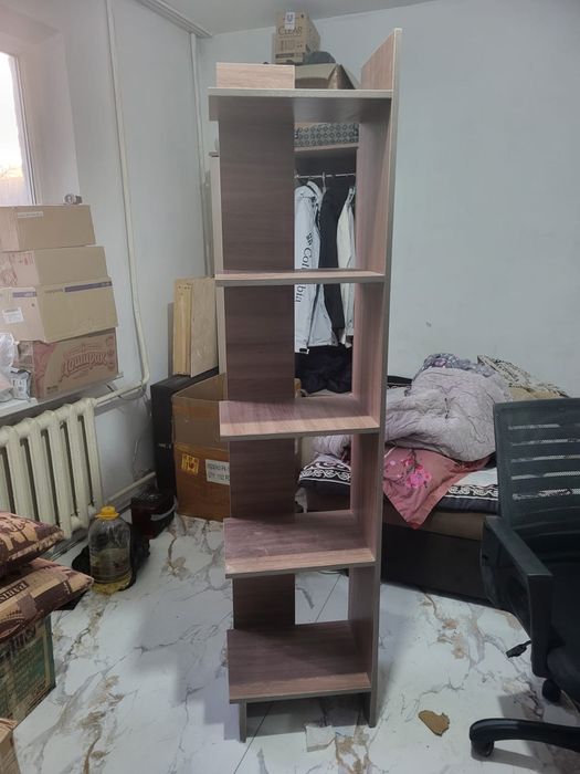 Продам маникюрныйе столы и полка вкаф