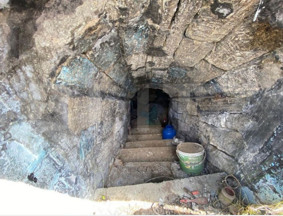 Casă bătrânească de vânzare