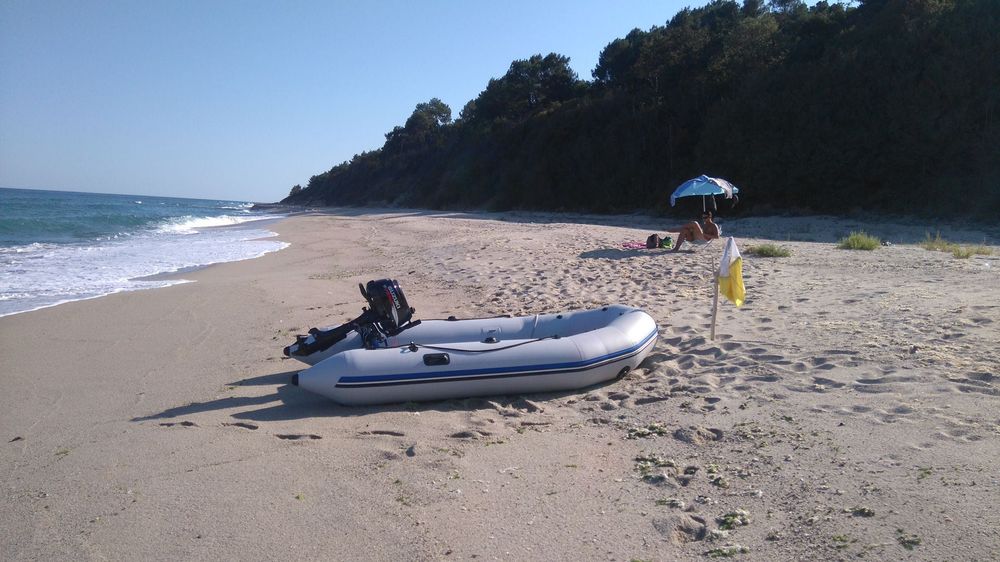 Продавам лодка Zodiac 340 с мотор Suzuki