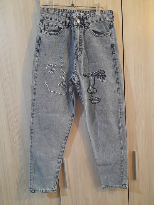 Дамски дънки с бродерия