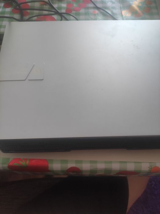 Laptop asus vivobook,Schimb și cu iPhone 15 sau 16