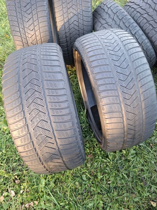 Vand 2 anvelope 255 40 20 pireli bune de iarna