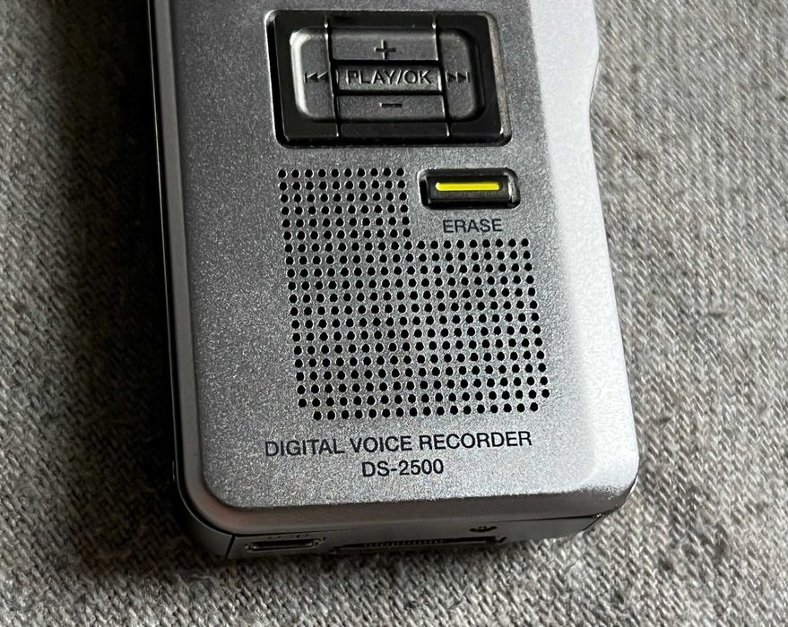 Reportofon portabil digital Olympus DS-2500 + card 4 Gb - profesional