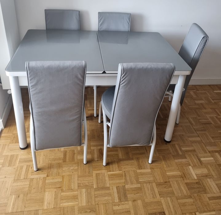 Masă extensibilă cu 5 scaune