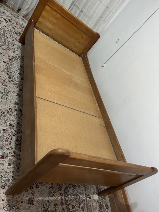 Кровать без матраса