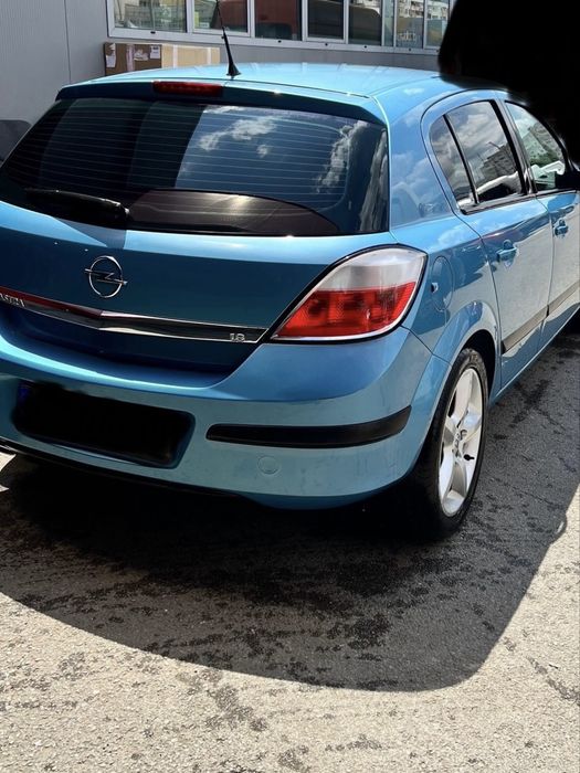 Продавам Opel Astra H 1.8