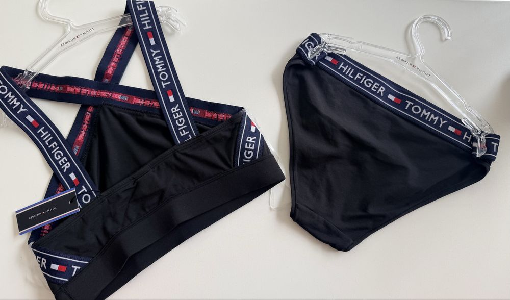 Комплект бюстие и бикини в черно  Tommy Hilfiger /S/
