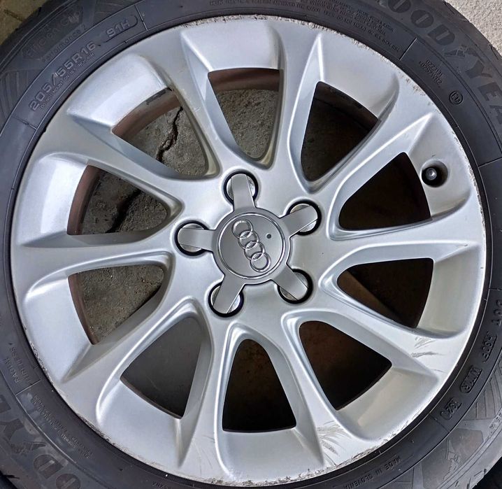 Продавам оригинални лети джанти 16" за Audi