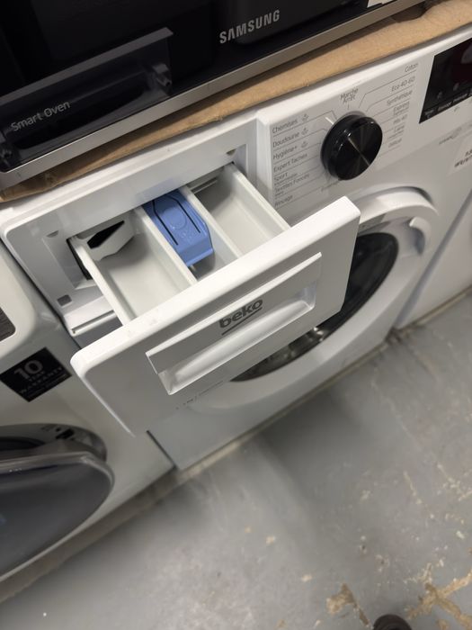 Mașină de spălat rufe Beko WUV72221BW