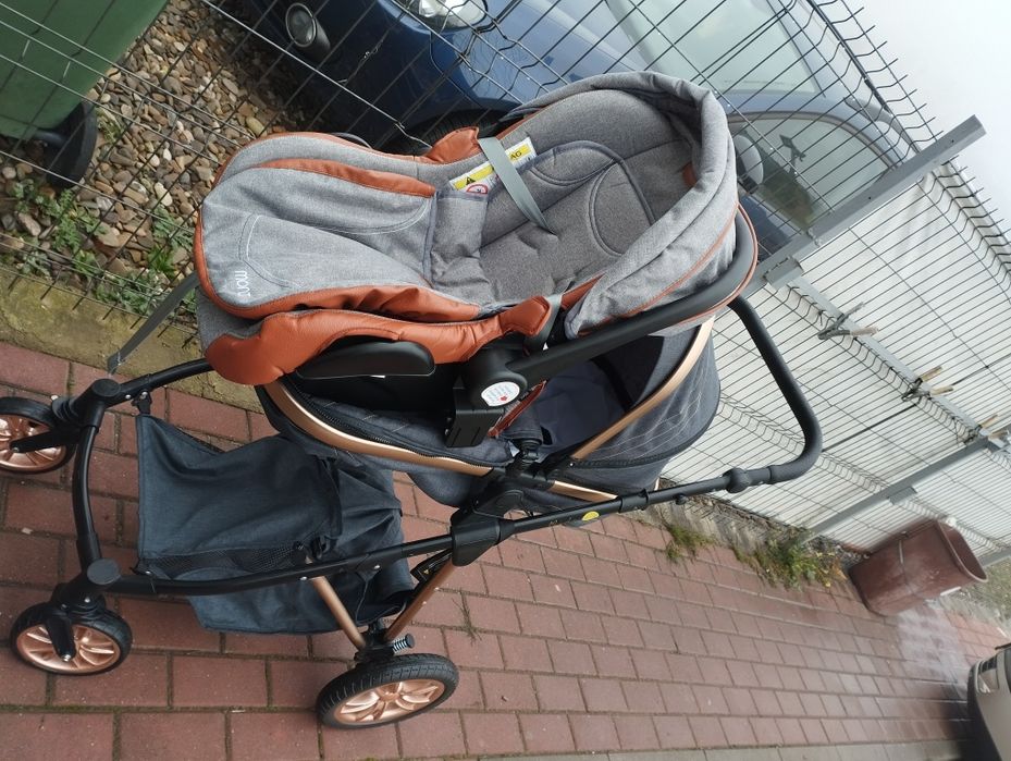 Vând cărucior bebe+scoica