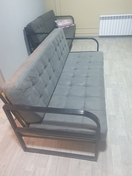 Диван профилдан тахланган