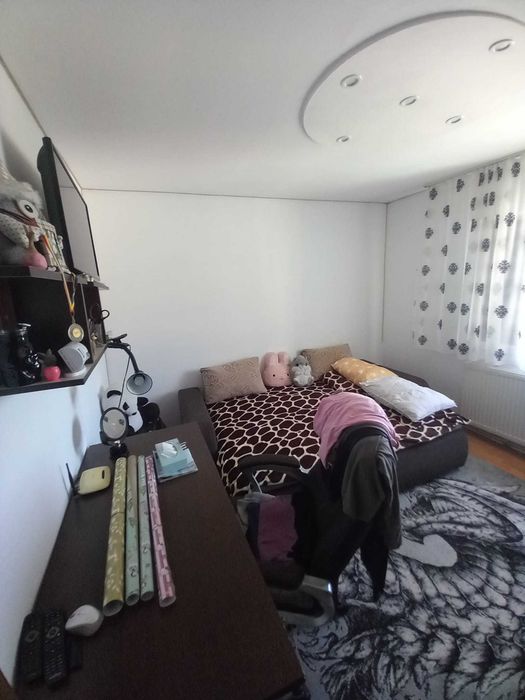 Vând APARTAMENT (65 mp.) 2 CAMERE + Living mare (camere decomandate)