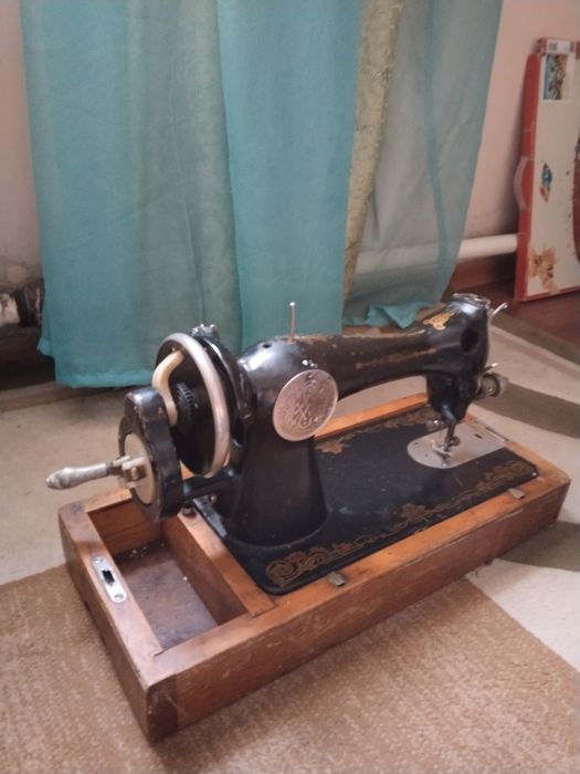 Продам швейную машину