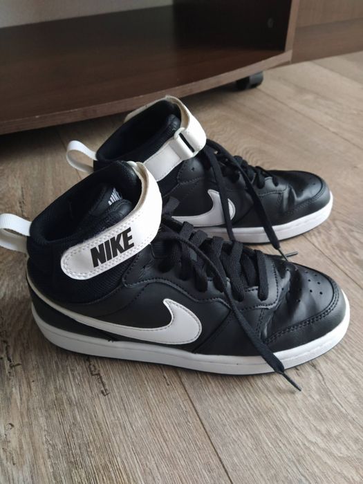 Оригинални маратонки Nike.