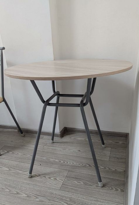 Продам стол  и стулья