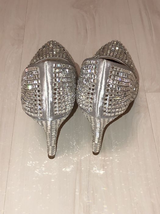 Туфли в стразах новые