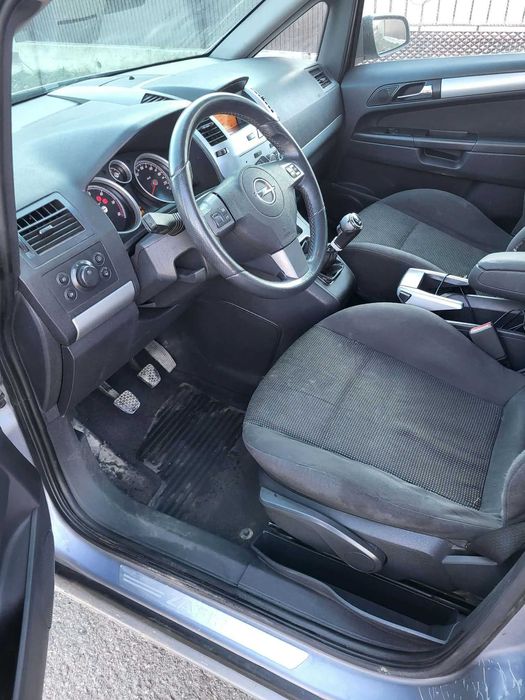 Masina Opel zafira