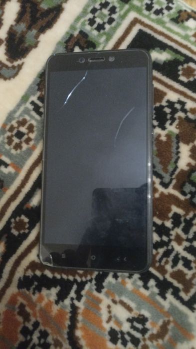 Продаю б/у телефон