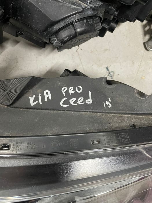 Фарове за Kia pro ceed 2019г