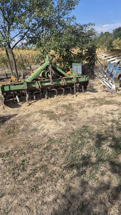 De Vanzare John Deere 6400