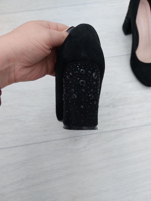 Продам женские туфли