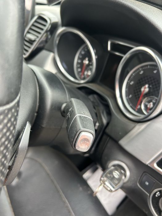 Centuri siguranță cu presafe  stânga , dreapta față Mercedes GLE 2017