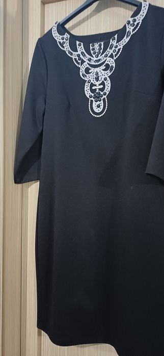 Vand rochie neagra marimea 40 din matwrial foarte confortabil /placut