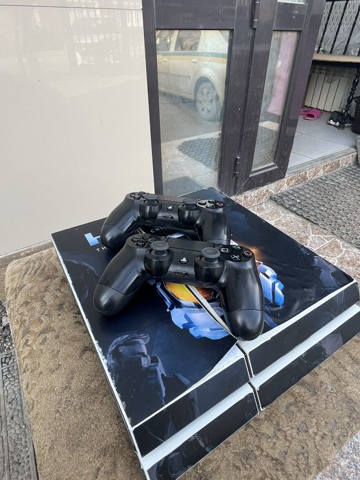 продам Playstation 4