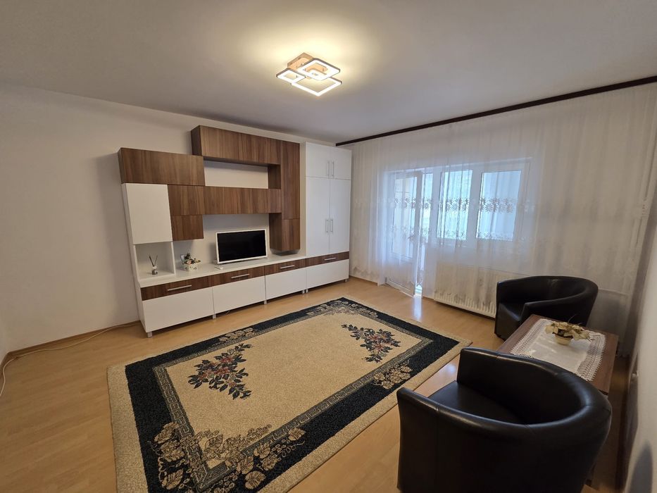 Închiriez ap. 3 camere Rogerius + loc de parcare