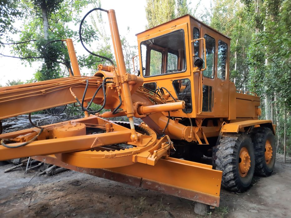 Автогрейдер дз122