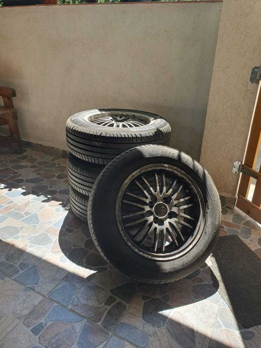 Vând 4 roți Dacia LOGAN