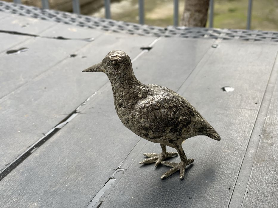 Посребрена масивна птичка